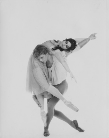 gableseymourromeojulietround-432x550
